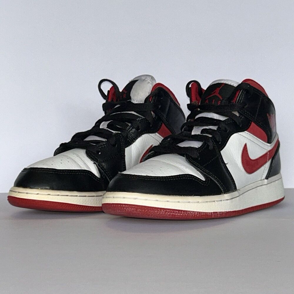 Nike Air Jordan 1 Mid Gym 5Y Big Kid White Black Red - Picture 3 of 16